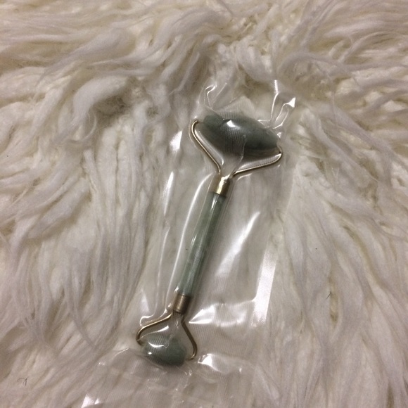 NWT Jade Roller Green Gift Skincare Spa Anti- Aging - Picture 5 of 5